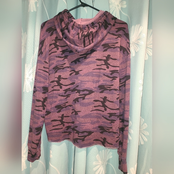 Sundry camo boyfriend hoodie and yoga pants set.  Top size 0 bottom size 1 - Picture 8 of 10